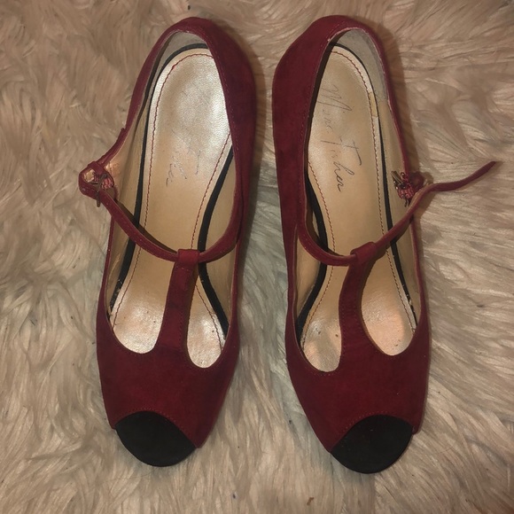 Flirty Marc Fisher Red Heels - Picture 3 of 4